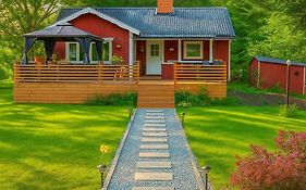 Röd Stuga by Falunio